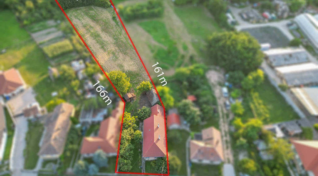 0918197701- Na predaj starší rodinný dom  s  veľkým pozemkom s platnou UPI  v obci Dunajský Klátov (Povolený je iba samostatne stojaci rodinný dom s jedným bytom )