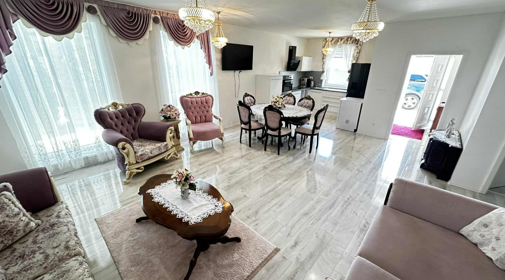 R E Z E R V O V A N É    0918197701-Nasťahovať sa a bývať hneď — BOMBA ponuka! Na predaj  4 izbový bungalov s úžitkovou plochou 92,82  m2, s pozemkom 435 m2  a s bazénom  v obci Vrakúň/Nekyje na Ostrove 225000,-€