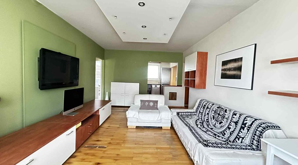 REZERVOVANÉ    PREDAJ    4 izbový byt s balkónom po čiastočnej rekonštrukcii  v kľudnej lokalite na Nám. SNP v Dunajskej Strede