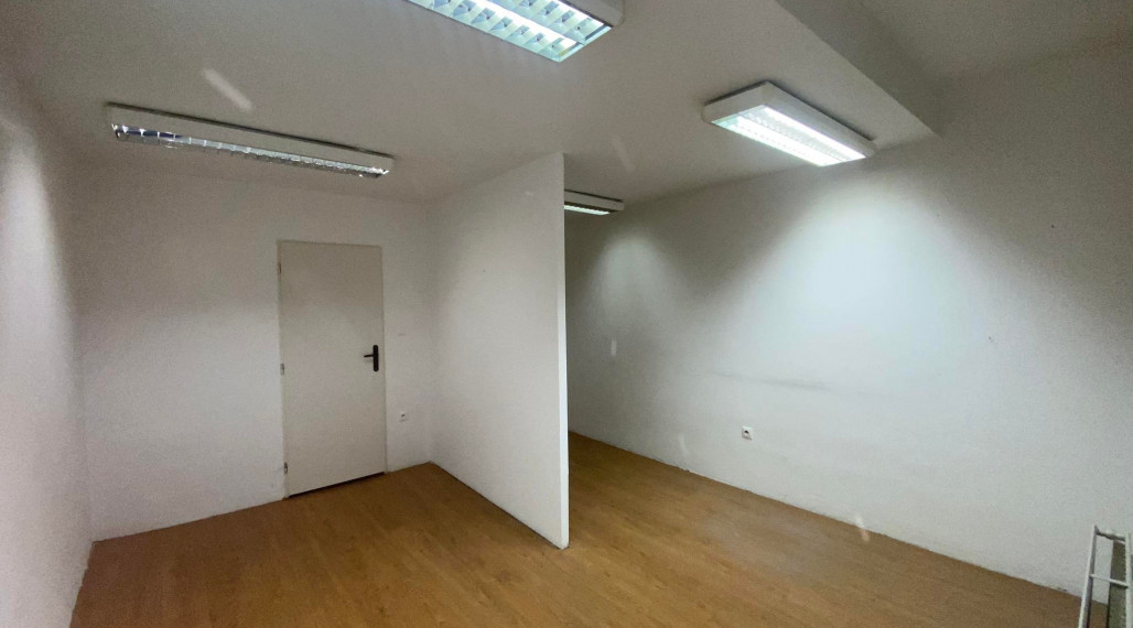 Na prenájom menší priestor v suteréne  v srdci  mesta Dunajskej Stredy  17 m2 a 22 m2