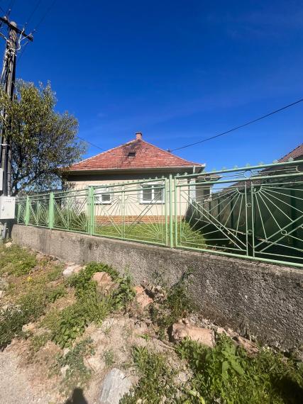 Rodinný dom okamžite obývateľný.