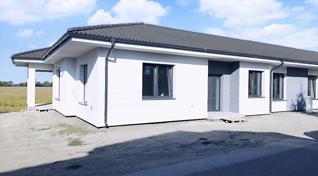 LEN U NÁS! Veľký 4izbový dom(dvojdom) v obci Vrakúň