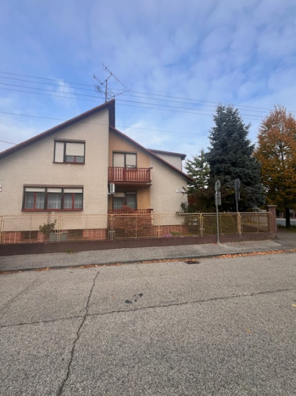 Znížená cena. Dvojgeneračný rodinný dom blízko centra mesta.