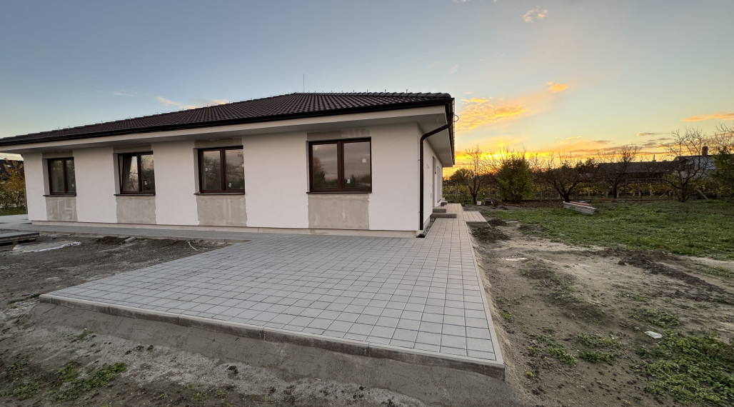 VEĽKÝ MEDER -Dvojdom- 4izbová bytová jednotka