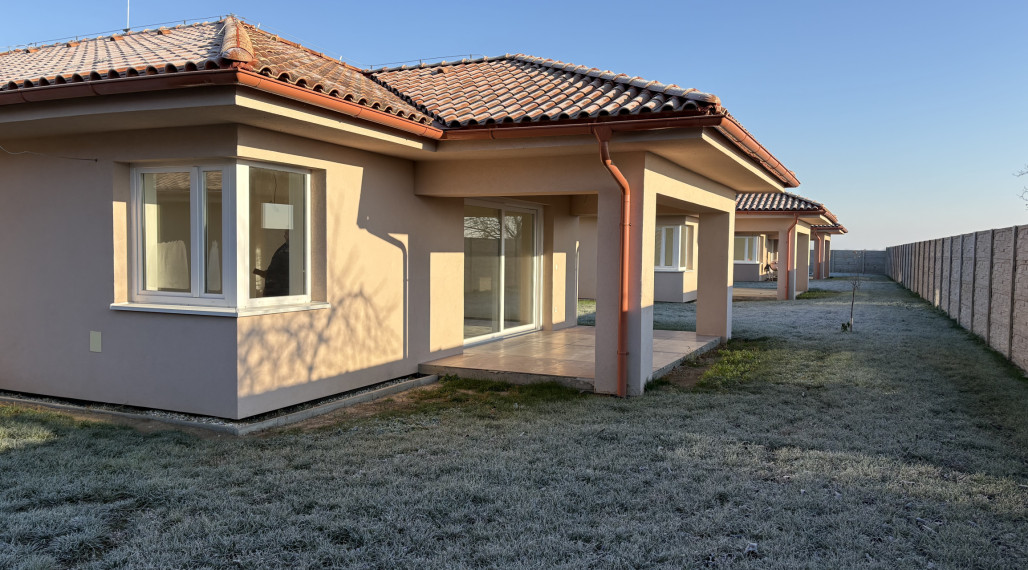 Znížená cena: Horná Potôň: časť Čečínska Potôň : Predaj-kvalitná NOVOSTAVBA- rodinné domy - 4 izbové bungalovy s pozemkom - samostatne stojace RD