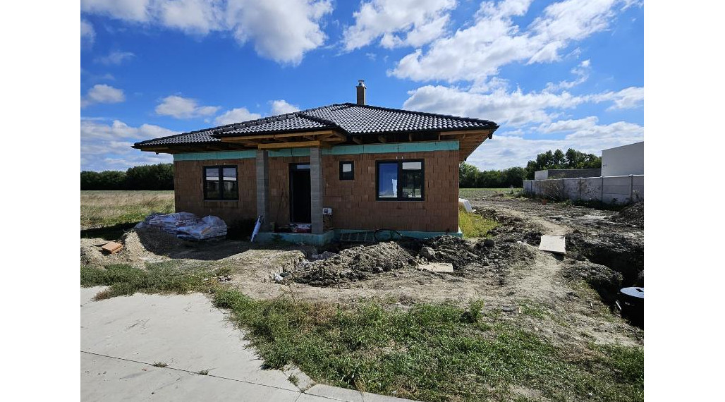 Awreal ponúka na predaj 4izbový bungalov v Hornom Bare