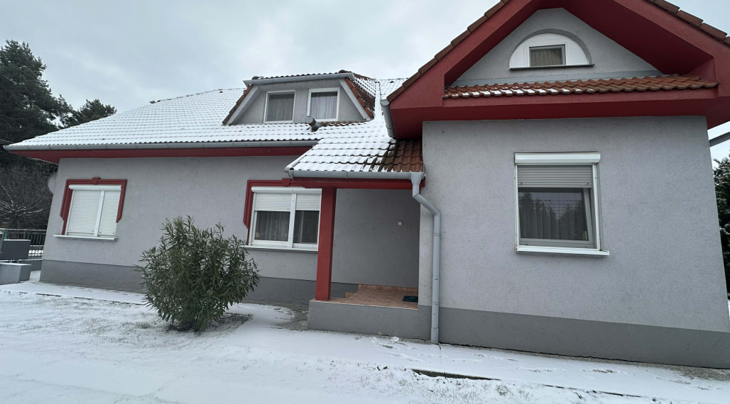 0918/197 701 Na predaj 2 generačný , 6 izbový poschodový dom s 2 samostatnými kuchyňami s veľkým pozemkom v obci Dolný Štál