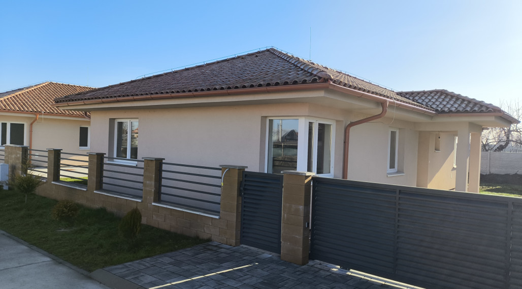 4 izbové exkluzívne rodinné domy v obci Čečínska Potôň!