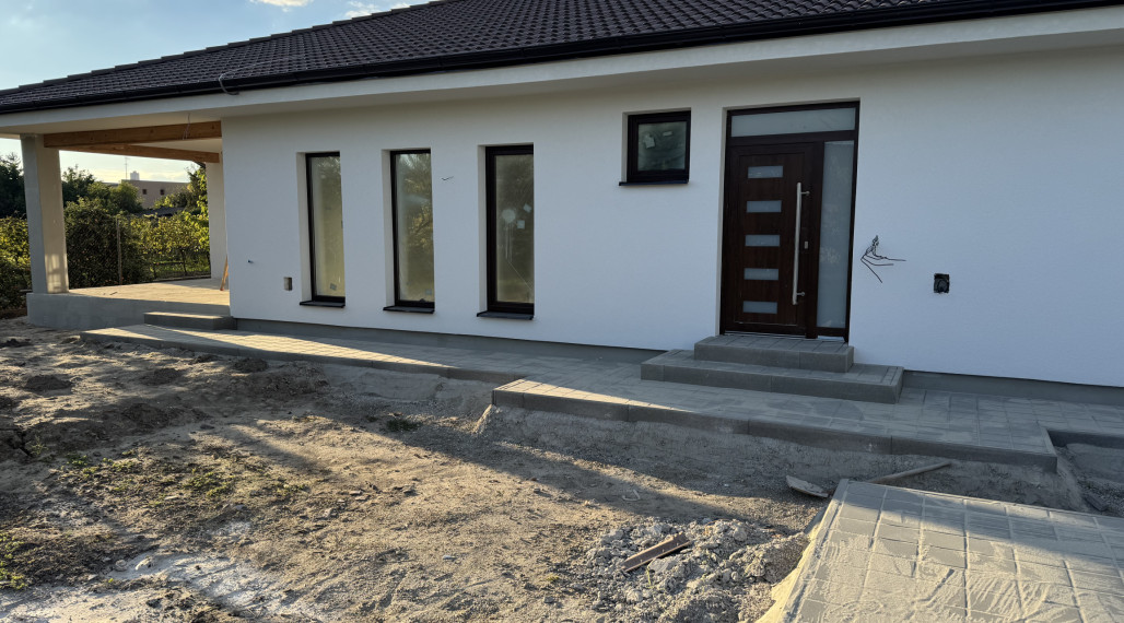 Aw-real ponúka na predaj 4izbovú bytovú jednotku (sucast dvojdomu )v štandarde vo Velkom Mederi