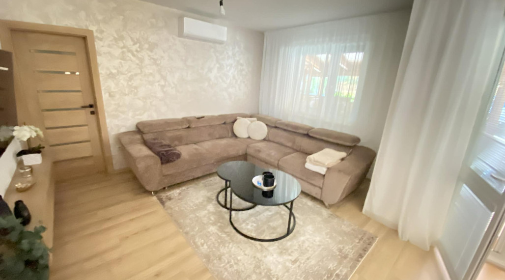 Predám priestranný  3 izbový  byt s veľkou terasou a možnosťou kúpy garáže v Dunajskej Strede alebo majiteľ je otvorený aj výmene za iný dom v okruhu 15 km od DS