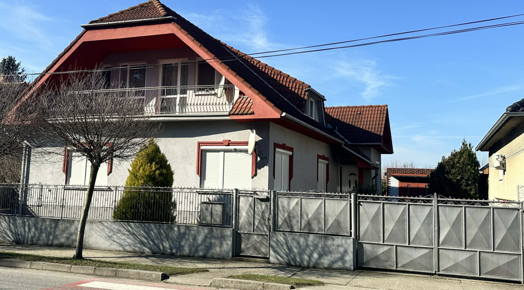 ☎️ 0918/197 701 Na predaj 2 generačný , 6 izbový poschodový dom s 2 samostatnými kuchyňami s veľkým pozemkom v obci Dolný Štál-DOM si prispôsobíte vlastnému štýlu