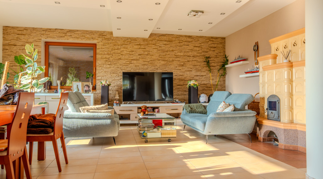 ☎️0917656551 📞Výnimočný, veľkometrážny  7-i rodinný dom s nádherným veľkorysým pozemkom + vedľajšie budovy: ZÁHRADNÝ DOM, DVOJGARÁŽ, ALTÁNOK s pivnicou a vŕtanou studňou v obci Dolný Bar