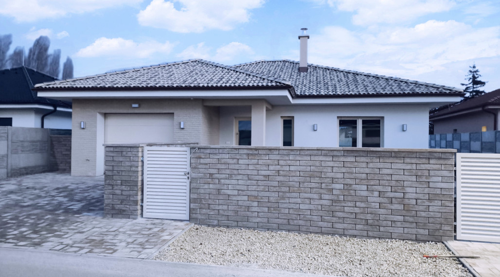 Rezervované / 4-izbový rodinný dom v obci Michal na Ostrove