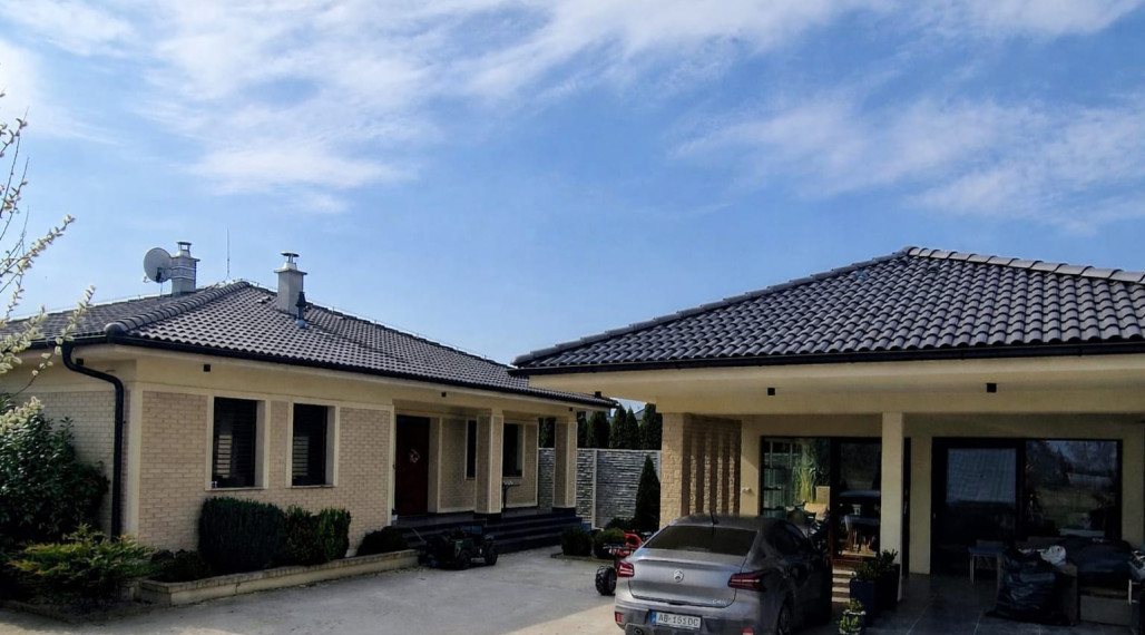☎️0917656551📞Výnimočný, luxusný, kompletne zariadený 4-i rodinný dom, krásnym veľkorysým pozemkom + vedľajšia budova: letná kuchyňa s krytou terasou v obci Vydrany