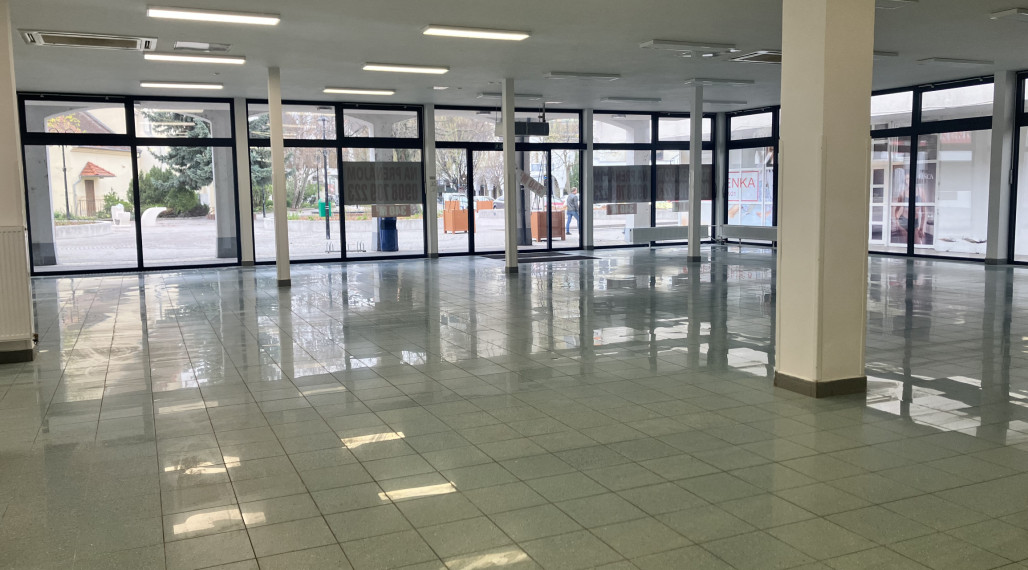 0911 234 656 Prenájom obchodný priestor v centre mesta