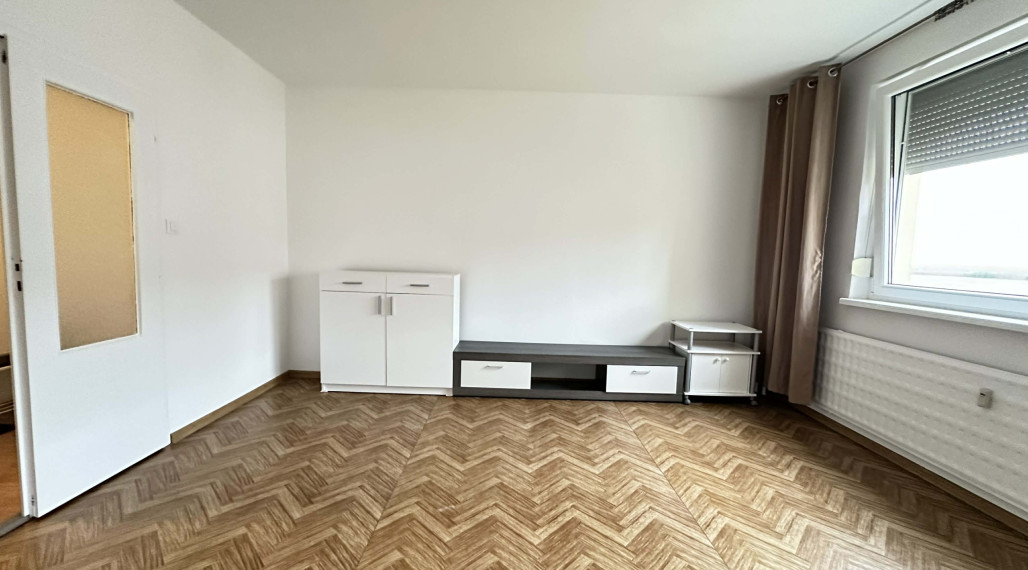 ☎️  0918/197 701  Na prenájom 1 izbový byt s balkónom a pivnicou v meste Dunajská Streda, časť Nová Ves - 36 m2