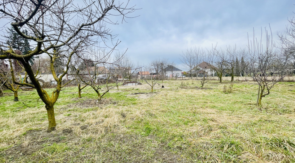 DUNAJSKÝ KLÁTOV – POZEMOK NA PREDAJ V KĽUDNEJ ČASTI DEDINY