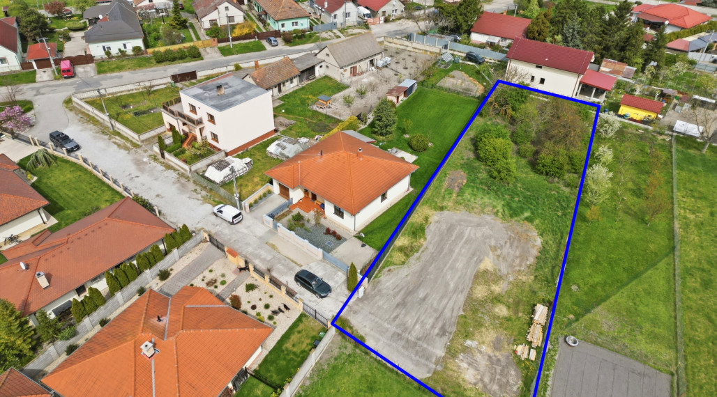 0911 234 656 Na predaj stavebný pozemok v obci Horná Potôň