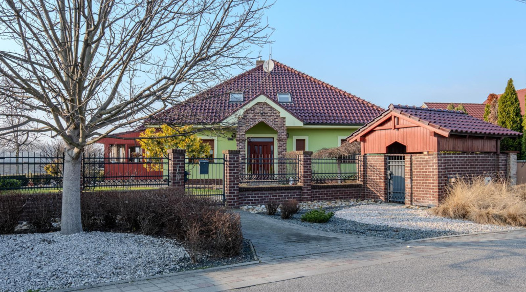 Úžasný veľkometrážny 7-izbový rodinný dom v obci Dolný Bar