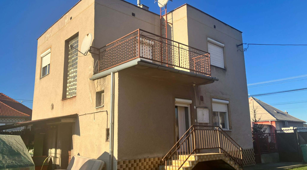 ☎️0918197701 - Na predaj poschodový rodinný dom v pôvodnom stave v obci Vydrany / DOHODA MOŽNÁ