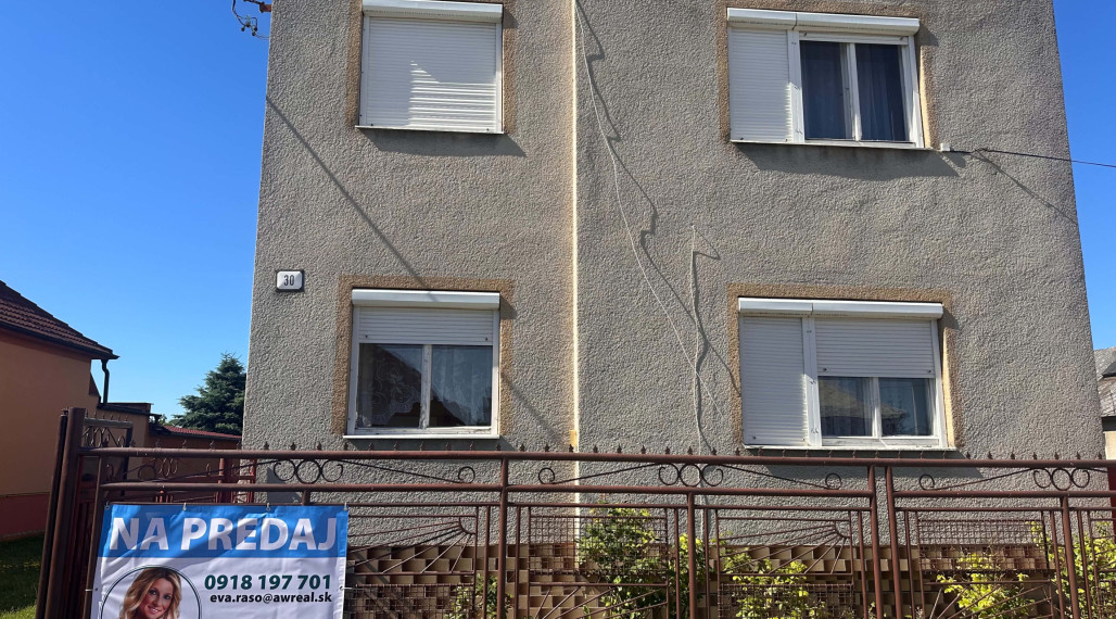 149 900,- €  Na predaj poschodový rodinný dom v pôvodnom stave v obci Vydrany
