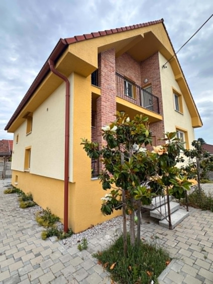☎️ 0918/197 701  🏡 Luxusný 7-izbový dom vo Veľkom Mederi – Bývanie bez investícií či skvelý biznia
