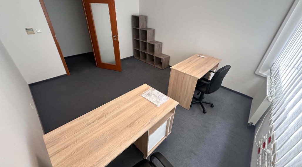 ☎️0918197701 Na prenájom samostatná kancelária v centre Dunajskej Stredy  - 15,16 m2