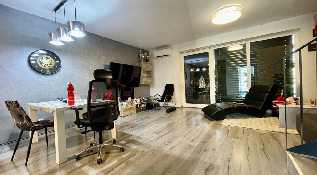 A-W REAL | Moderný 4-izbový rodinný dom v radovej zástavbe v obci Padáň