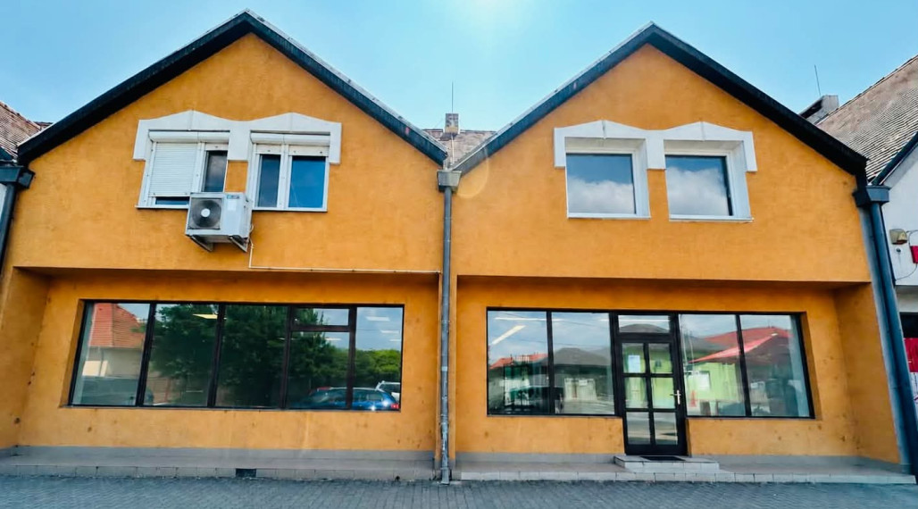 ☎️0918197701 NA PREDAJ   Multifunkčný obchodný priestor (350 m²) na frekventovanej ulici vo Veľkom Mederi