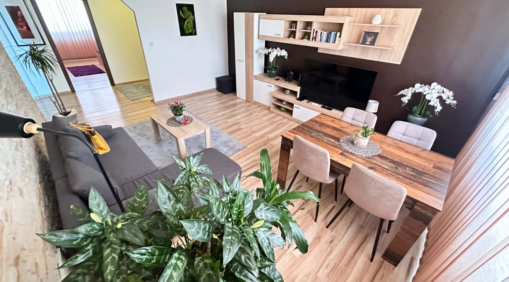 ☎️ 0918197701 Na predaj priestranný, svetlý  a kompletne zariadený 3-izbový byt s loggiou aj s klimatizáciou  vo Veľkom Mederi / ul. Komárňanská
