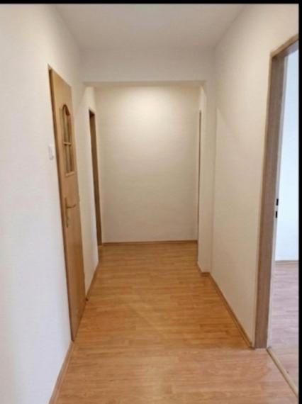 4-IZBOVÝ BYT S VLASTNOU GARÁŽOU – ORECHOVÁ POTÔŇ