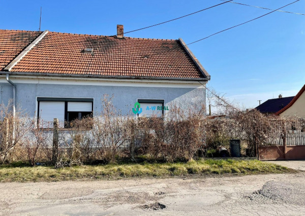 Dunajský Klátov – dvojdom na predaj v pôvodnom stave