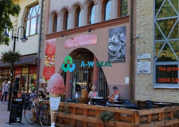 Prenájom: Obchodný priestor s výkladom na pešej zóne v Dunajskej Strede! Cena nájmu: 450 EUR/mesiac