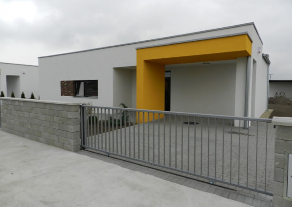 NOVOSTAVBA!!! POSLEDNÝ RODINNÝ DOM Z 3.ETAPY DOKONČENÝ V SEPTEMBRI!!! Moderný nízkoenergetický 4 izbový rodinný dom vysokej kvality v nadštandardnej výbave v Dolnom Bare