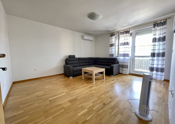 PRIESTRANNÝ 2-IZBOVÝ BYT S BALKÓNOM NA PRENÁJOM V CENTRE MESTA GABČÍKOVA