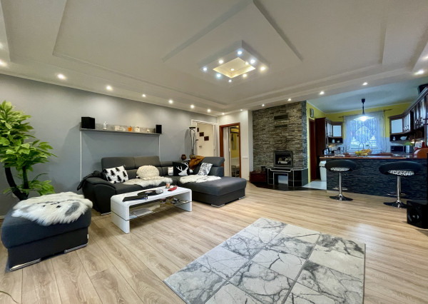 VKUSNÝ 4-IZBOVÝ RODINNÝ DOM S GARÁŽOU NA PREDAJ V OBCI TOPOĽNÍKY