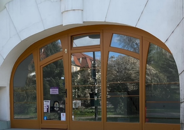 PRENÁJOM: Obchodný priestor s výkladom v centre mesta Dunajská Streda