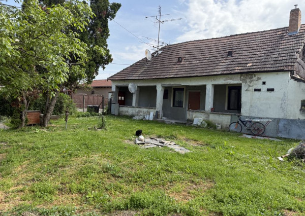 Starý domček s obrovským potenciálom v obci Jahodná