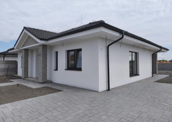 NOVOSTAVBA: Krásny, atraktívny, priestranný 4-izbový rodinný dom na predaj v obci Povoda, 1 km od Dunajskej Stredy, pozemok 700 m2
