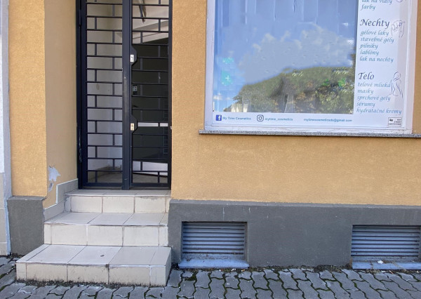 Na prenájom obchodný priestor 30 m2 v centre mesta Dunajská Streda