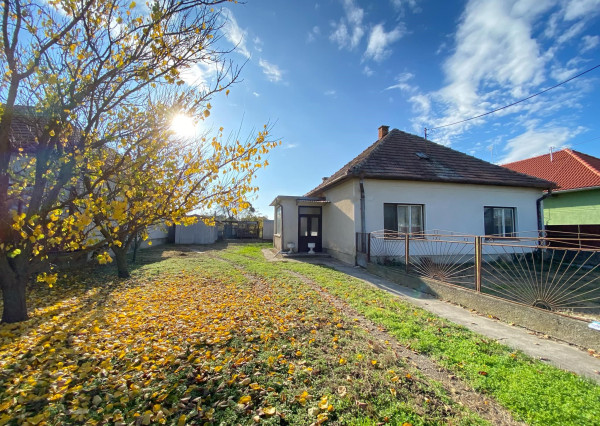 NOVÁ CENA !!!Na predaj stavebný pozemok 1871 m2 so starším rd v obci Vrakúň - okres Dunajská Streda / 115 000,-€