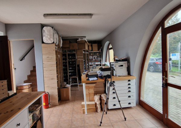 PREDAJ/PRENÁJOM obchodný priestor na pešej zóne v blízkosti autobusovej stanici v Dunajskej Strede / 79 m2 - 145 000,- €