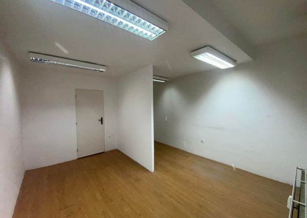 Na prenájom menší priestor v suteréne  v srdci  mesta Dunajskej Stredy  17 m2 a 22 m2
