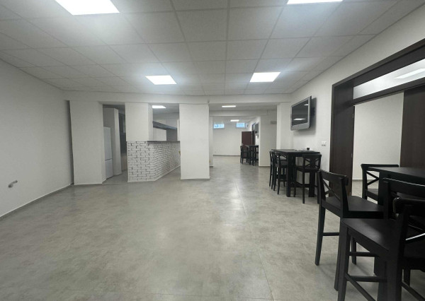 0918197701-Na prenájom väčší obchodný priestor 230 m² v suteréne v širšom centre mesta Dunajskej Stredy