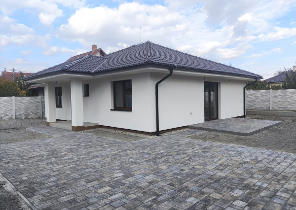 Ponúkame Vám na predaj 4-izbový rodinný dom v obci Topoľníky