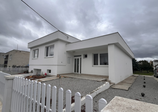 Ůžasný rodinný dom v obci Trstice.