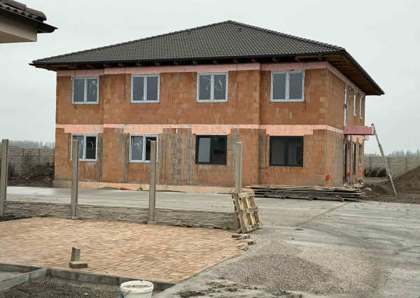 Nová štvorbytovka v tichom prostredí iba 10km od Dunajskej Stredy v obci Padáň