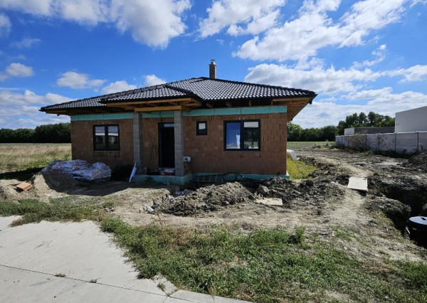 Awreal ponúka na predaj 4izbový bungalov v Hornom Bare