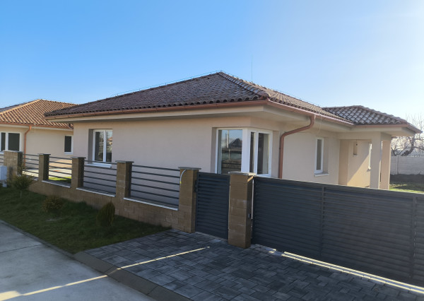 4 izbové exkluzívne rodinné domy v obci Čečínska Potôň!