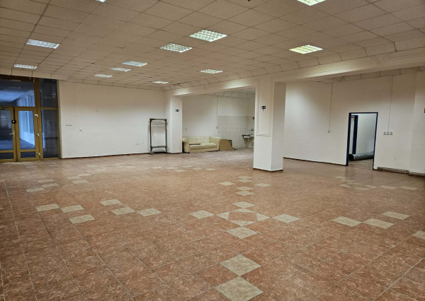 Exkluzívny obchodný priestor na prenájom v centre Dunajskej Stredy – ul. Vámbéryho